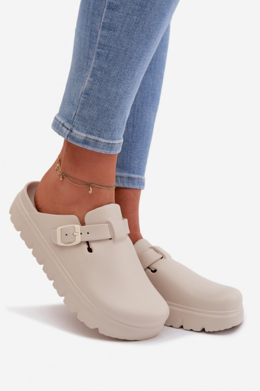 Kerged rannaplätud naiste plätud rihmadega I neetide ja pandlaga beeži värvi Larinie