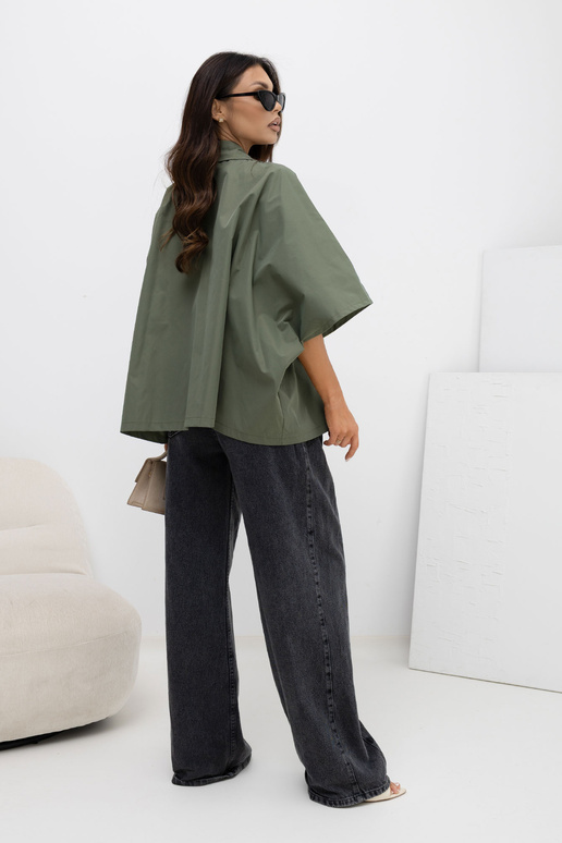 Khaki mantel