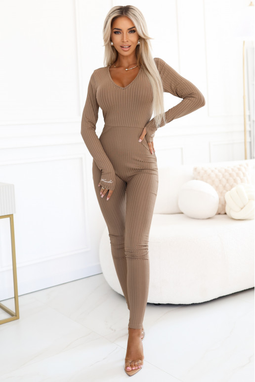 Mocha mousse prügine kombinesoon kaelusega