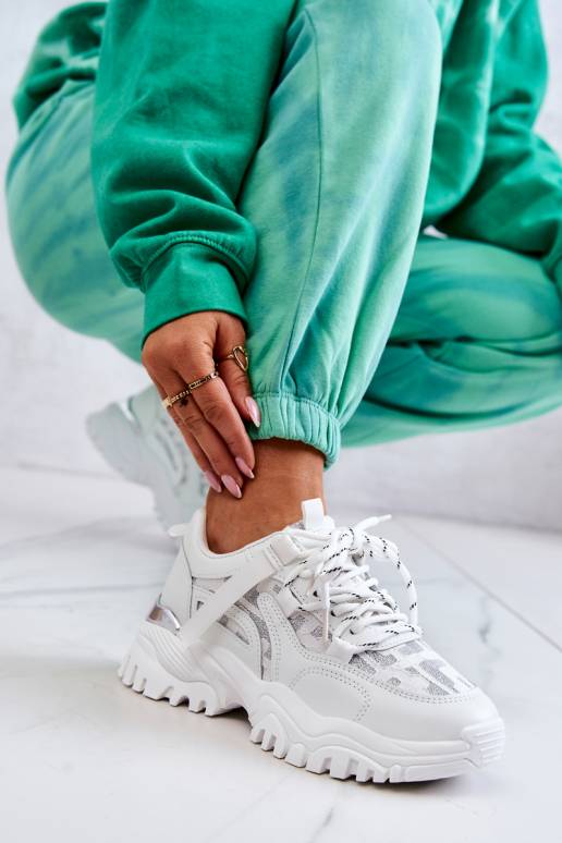 Sneakers tüüpi jalanõud valget värvi...