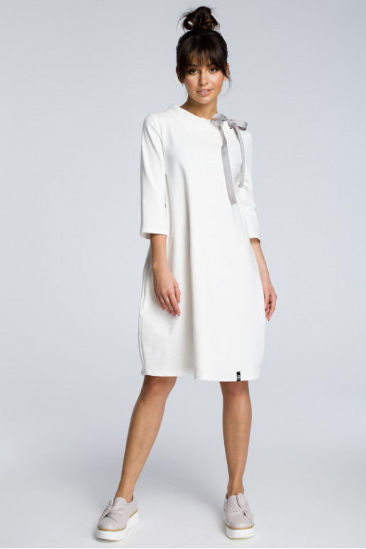 Ecru värvi oversized kleit riba detailiga