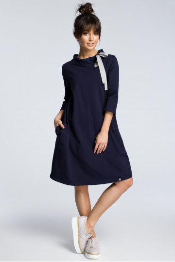 Tumedalt sinine oversized kleit riba detailiga