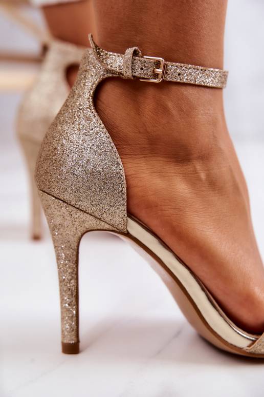 Naistesandaalid kõrge jämeda kontsaga...