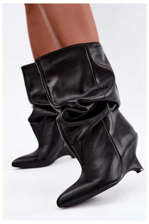 Naiste poolsaapad Typu Slouchy   Must Ilyna