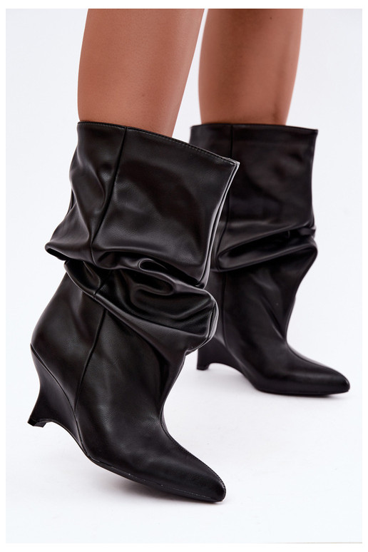 Naiste poolsaapad Typu Slouchy   Must Ilyna