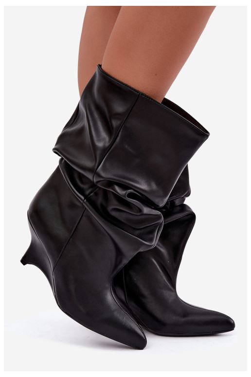 Naiste poolsaapad Typu Slouchy   Must Ilyna