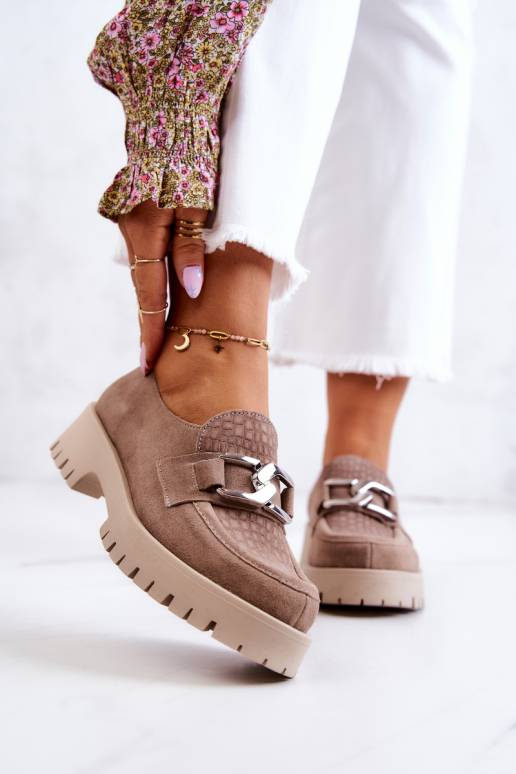 Moekad seemisnakhsed jalatsid beeži... Moekad seemisnakhsed jalatsid beeži...