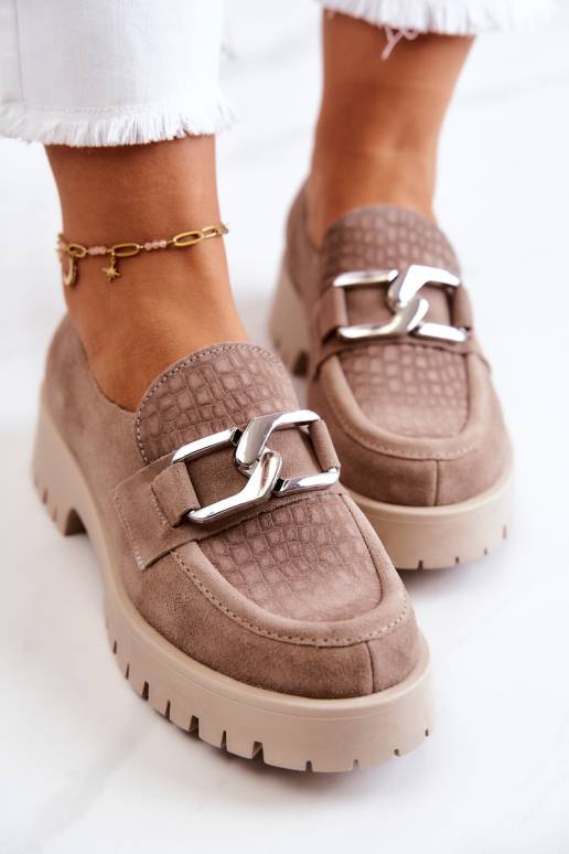 Moekad seemisnakhsed jalatsid beeži... Moekad seemisnakhsed jalatsid beeži...