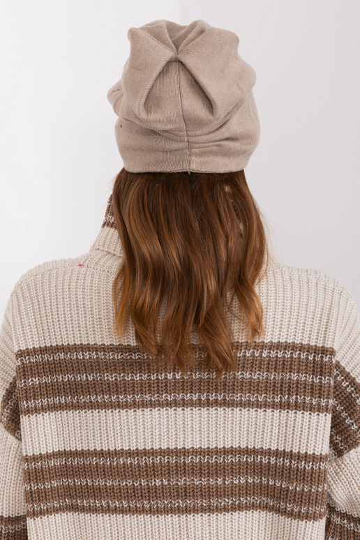 Villane müts dekoratiivsete kivikestega