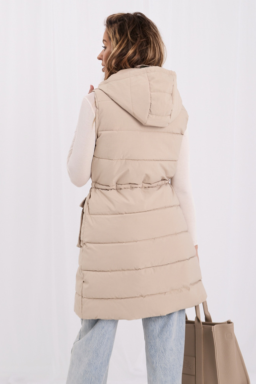 Liivavärvi vest