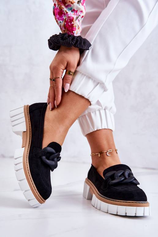 Seemisnakhsed jalatsid kaunistustega...