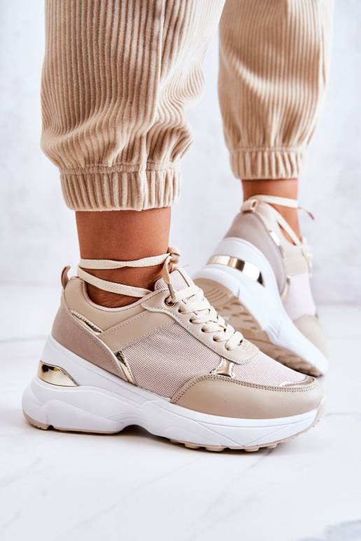 Läikivad jalatsid sportlikud jalatsid... Läikivad jalatsid sportlikud jalatsid...