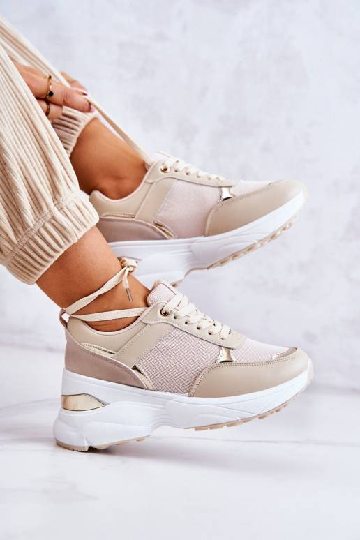 Läikivad jalatsid sportlikud jalatsid... Läikivad jalatsid sportlikud jalatsid...