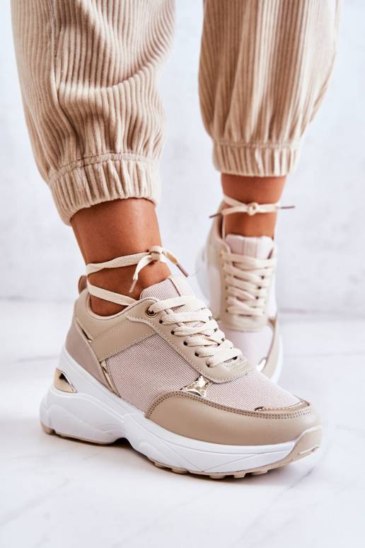 Läikivad jalatsid sportlikud jalatsid... Läikivad jalatsid sportlikud jalatsid...