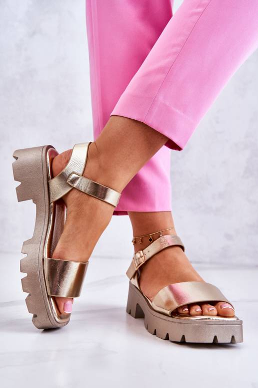 Naistesandaalid kõrge jämeda kontsaga... Naistesandaalid kõrge jämeda kontsaga...