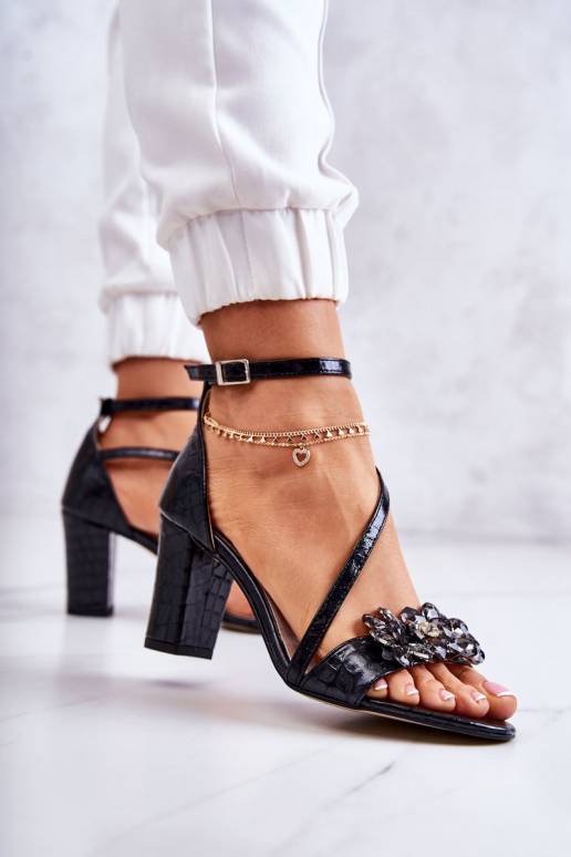 Naistesandaalid läikivad mustad Ramona Naistesandaalid läikivad mustad Ramona