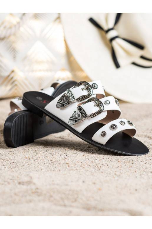 Stiilsed plätud neetide ja pandlaga 