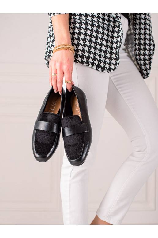 mustad jalatsid karusnahaga 