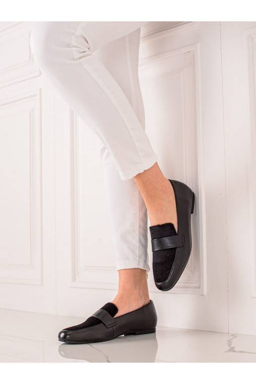 mustad jalatsid karusnahaga 