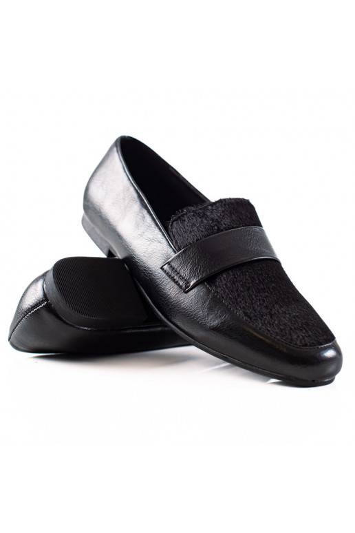 mustad jalatsid karusnahaga 