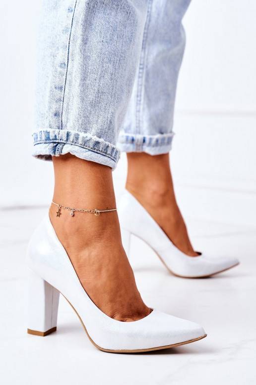 Satiinist kingad hõbedat värvi Satiinist kingad hõbedat värvi