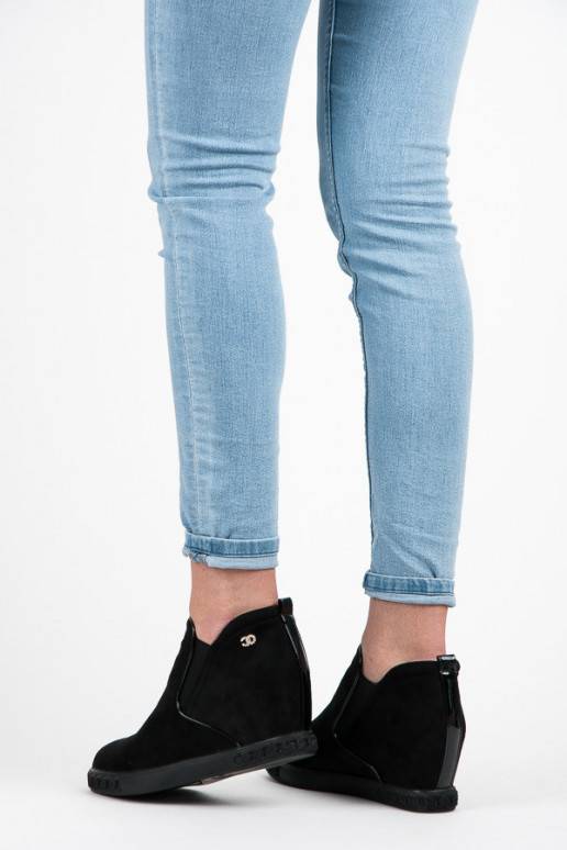 Seemisnahast mustad varjatud...