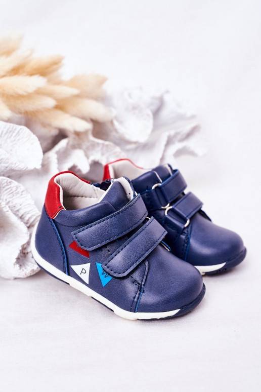 Laste jalanõud jalatsid krõpsudega... Laste jalanõud jalatsid krõpsudega...