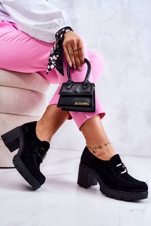 Elegantsed jalatsid kõrge jämeda... Elegantsed jalatsid kõrge jämeda...