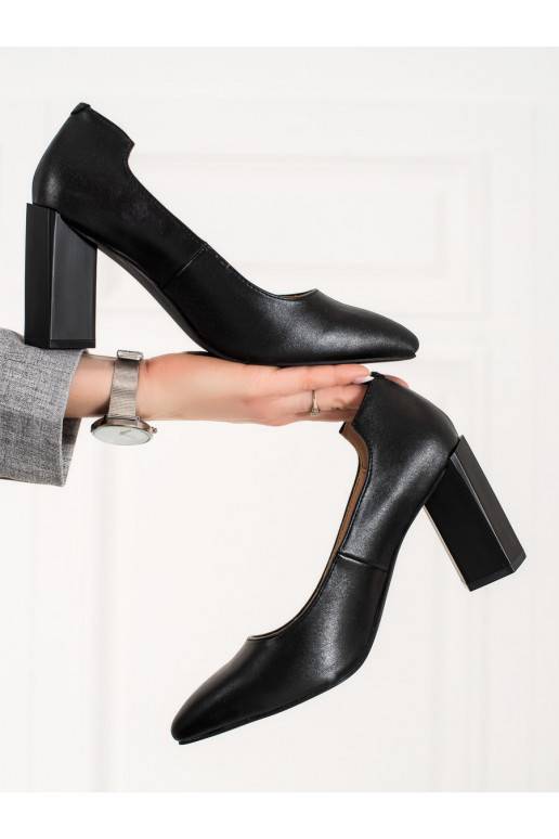 Elegantsed poolsaapad