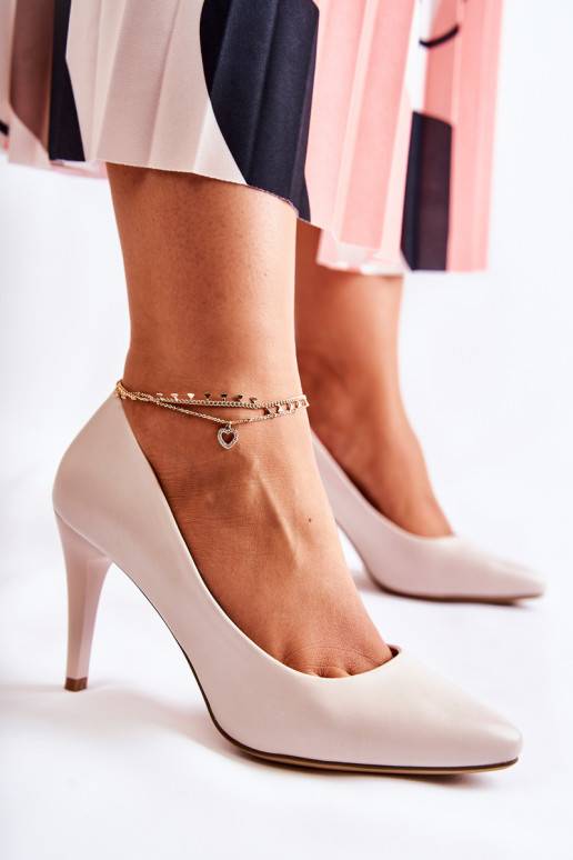 Klassikalise mudeli kõrge kontsaga... Klassikalise mudeli kõrge kontsaga...