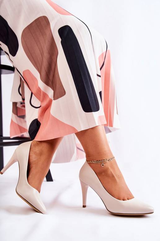 Klassikalise mudeli kõrge kontsaga... Klassikalise mudeli kõrge kontsaga...