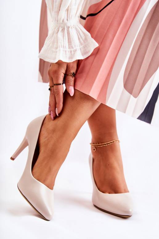 Klassikalise mudeli kõrge kontsaga... Klassikalise mudeli kõrge kontsaga...