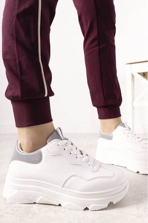 Valged spordijalatsid Valged spordijalatsid