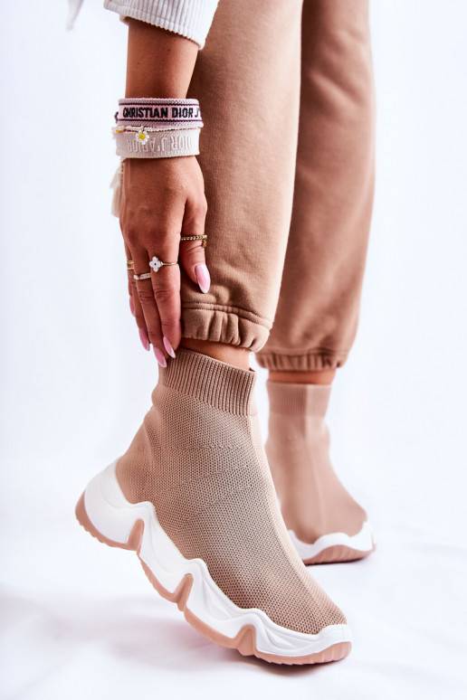 Riidest spordijalatsid beeži värvi... Riidest spordijalatsid beeži värvi...