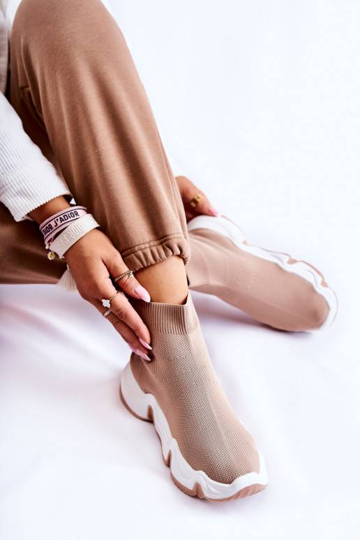 Riidest spordijalatsid beeži värvi... Riidest spordijalatsid beeži värvi...