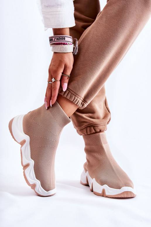 Riidest spordijalatsid beeži värvi... Riidest spordijalatsid beeži värvi...