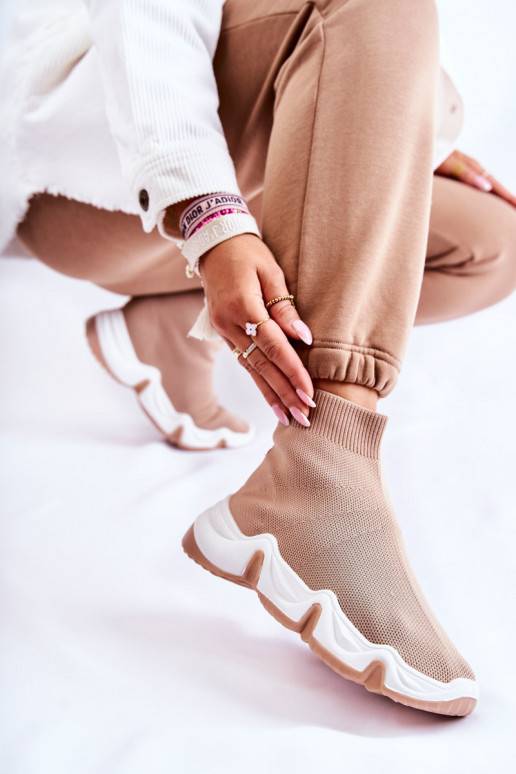 Riidest spordijalatsid beeži värvi... Riidest spordijalatsid beeži värvi...