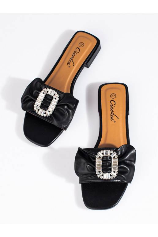 Must plätud   Shelovet