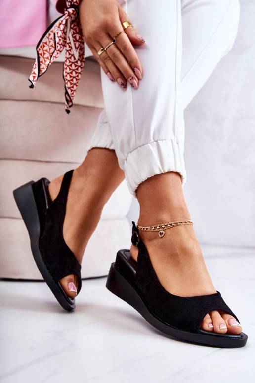 Seemisnahast kingad pannaldega mustad... Seemisnahast kingad pannaldega mustad...