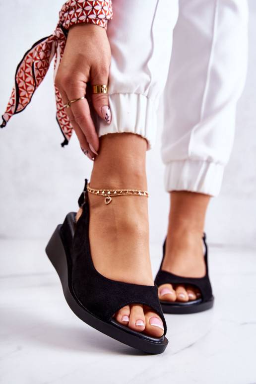 Seemisnahast kingad pannaldega mustad... Seemisnahast kingad pannaldega mustad...