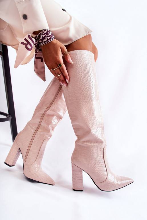 Moekad pika säärega saapad kõrge... Moekad pika säärega saapad kõrge...