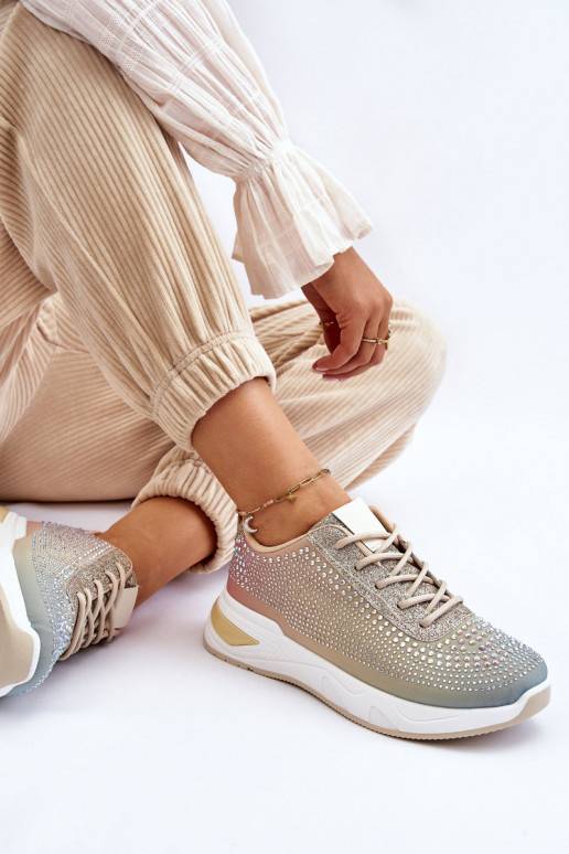 Sneakers tüüpi jalanõud säravate... Sneakers tüüpi jalanõud säravate...