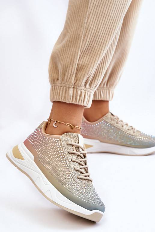 Sneakers tüüpi jalanõud säravate... Sneakers tüüpi jalanõud säravate...