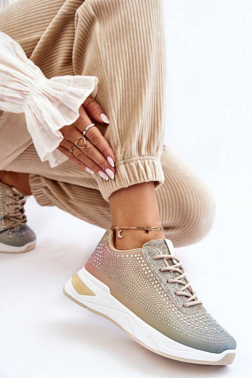 Sneakers tüüpi jalanõud säravate... Sneakers tüüpi jalanõud säravate...