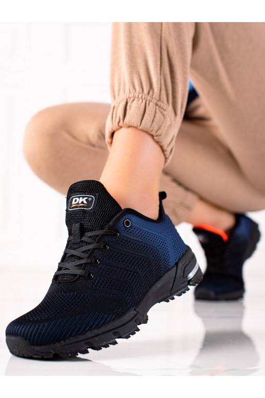  Spordistiilis kingad Mustad