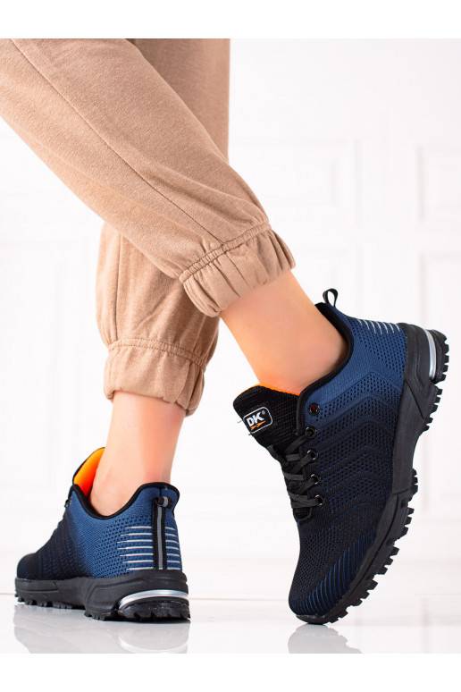  Spordistiilis kingad Mustad