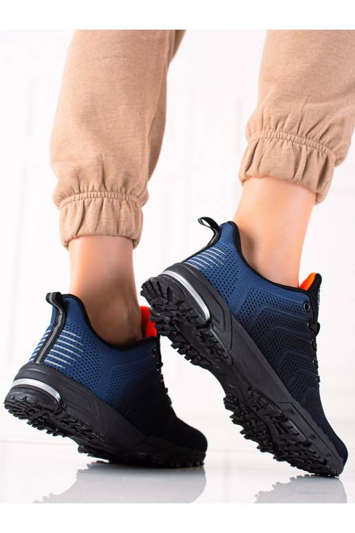  Spordistiilis kingad Mustad