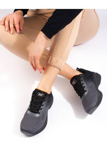 Sportliku stiiliga naiste kingade  DK 2