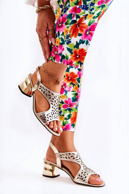 Sandaalid kõrge jämeda kontsaga... Sandaalid kõrge jämeda kontsaga...