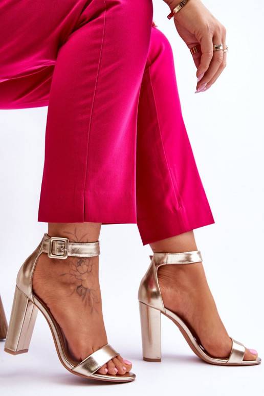 Sandaalid kõrge jämeda kontsaga... Sandaalid kõrge jämeda kontsaga...